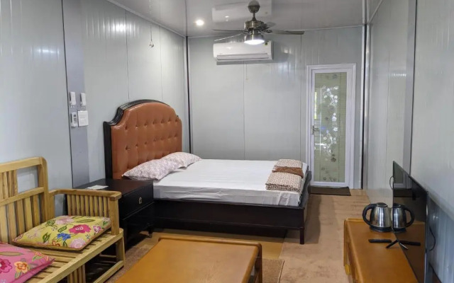 Private Rooms with International Airport View
