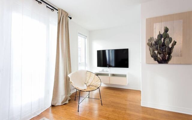 Fresh & Styled 2 Bedroom Apt in Mile End