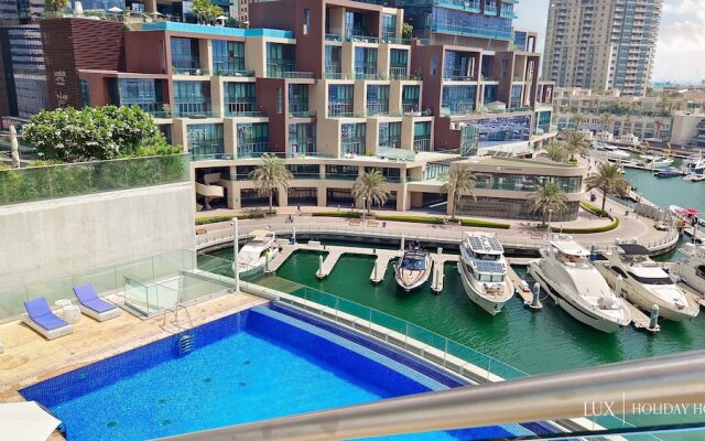 LUX Cayan Superior Suite 5 Dubai Marina