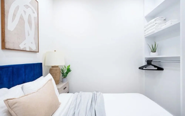 48 Midtown West Apt