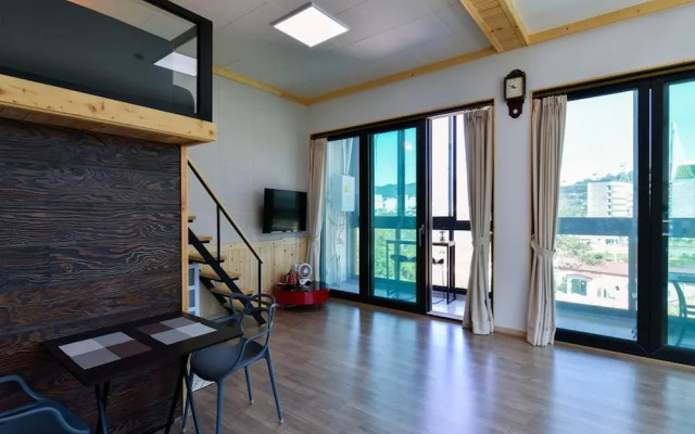 Yeosu Chunghong Pension