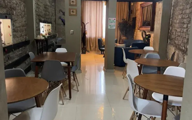 Adhoc Boutique Barrio Antiguo