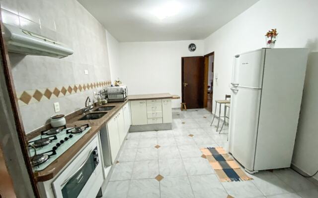 Casa confortável com churrasqueira na Granja Viana