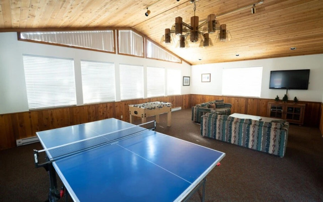 Deluxe Slopeside Home Just STEPS to Mammoth Mountain Slopes and Village Gondola - 3 Spas, Sauna and Pool by RedAwning