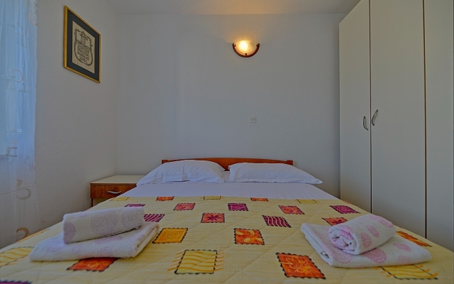 Apartment Puli - 200m from sea: Nela2  Postira, Island Brac