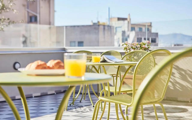 Old Athens style 1bdr with Acropolis view rooftop!