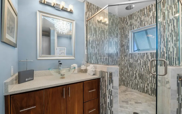 The Alexander by Panhandle Getaways