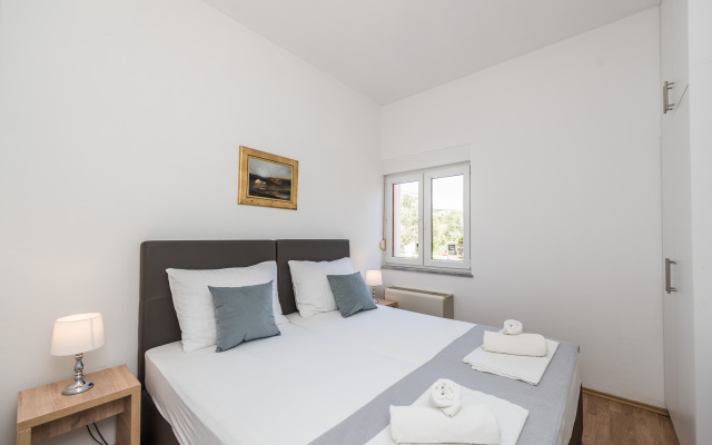 Apartment Matea 220m From the Beach