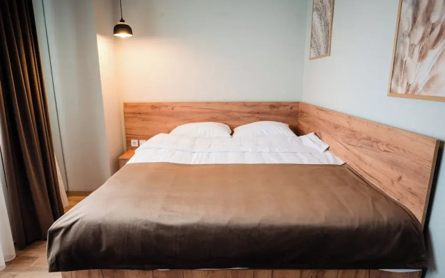 Fly & Stay At George'S