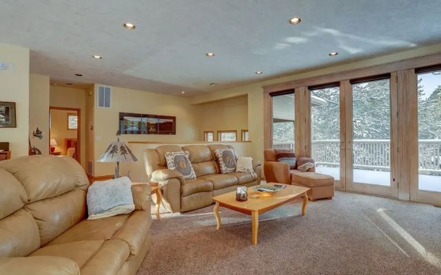 18 Hickory Pet-friendly Home With Expansive View of Pines by Redawning