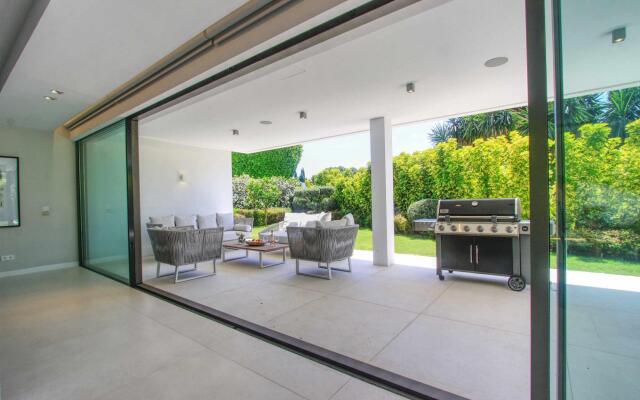 2244 - Modern Villa Puerto Banus