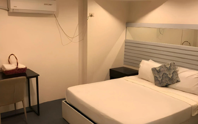 Hometown Hotel Bacolod - Lacson