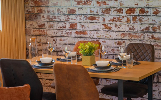 Stylish Two Bedroom Apartment at Ljubovic-Hill Park