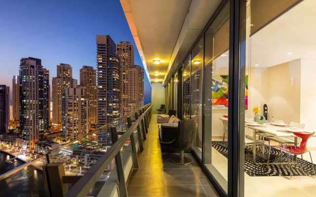 Big Bright Luxury Marina View Apt Near Beach