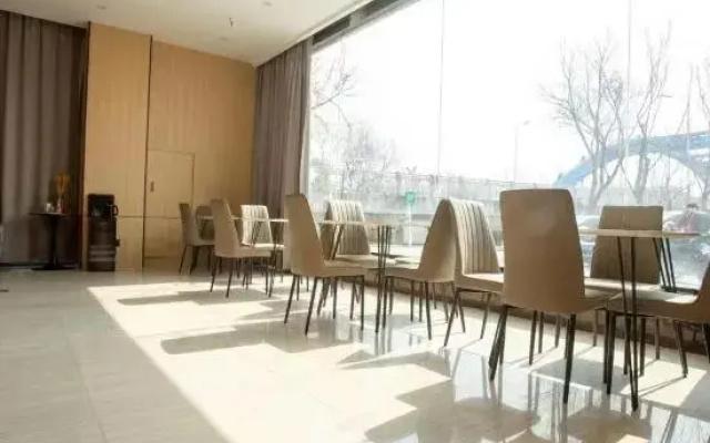 Yilai Xuzhou Suining Qingnian Road Hotel