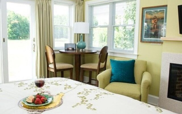 Inn at Huntingfield Creek