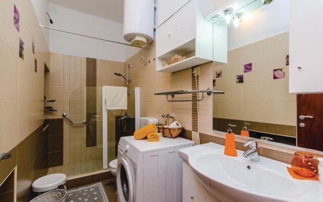 Awesome Home in Drvenik With Wifi and 5 Bedrooms