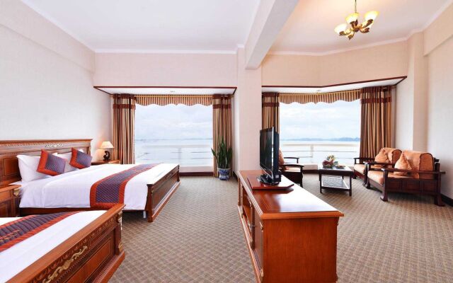 Grand Halong Hotel