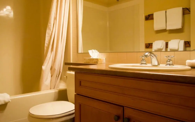 Snow Creek Lodge by Fernie Lodging Co