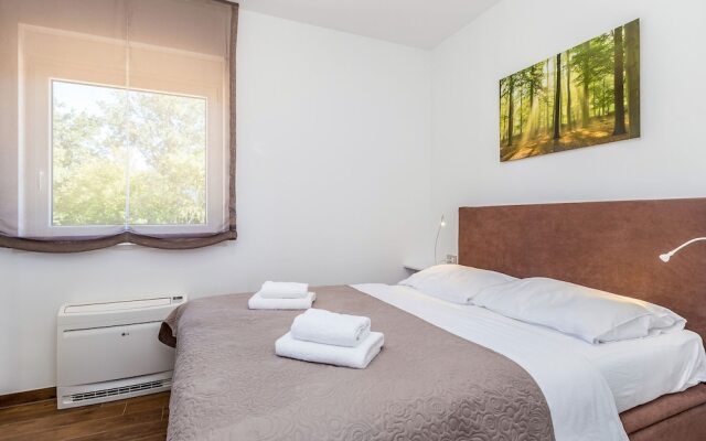 Scenic Villa in Linardi?i With Private Swimming Pool