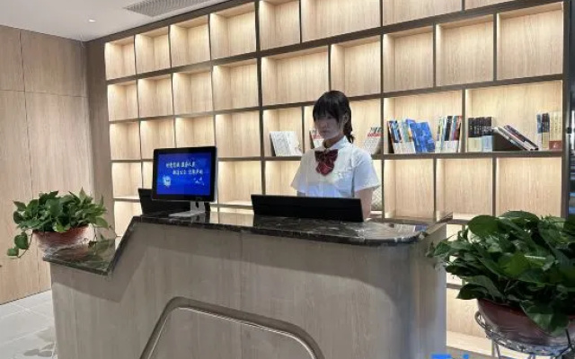 Weiqunan Subway Station Store – People – Xi'an