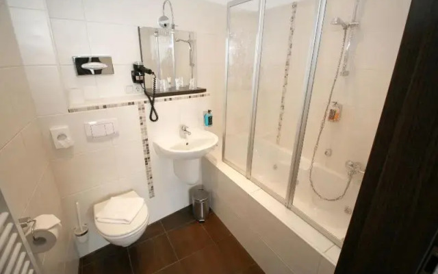 Home Hotel