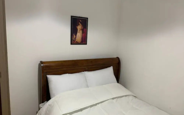 Room-king Bed With Shared Bath
