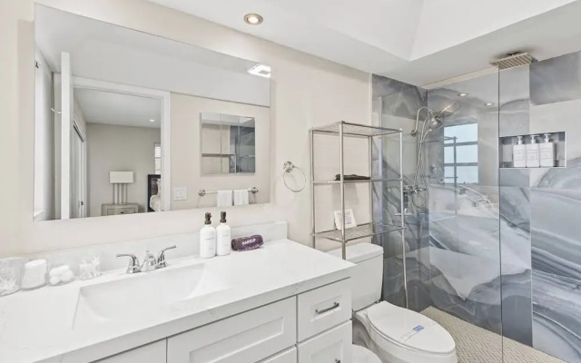 Beach, Pool; Las Olas Getaway