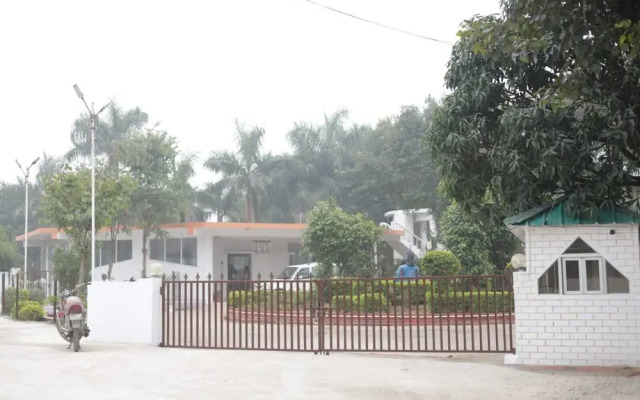 Shri Krishna Jungle Resort