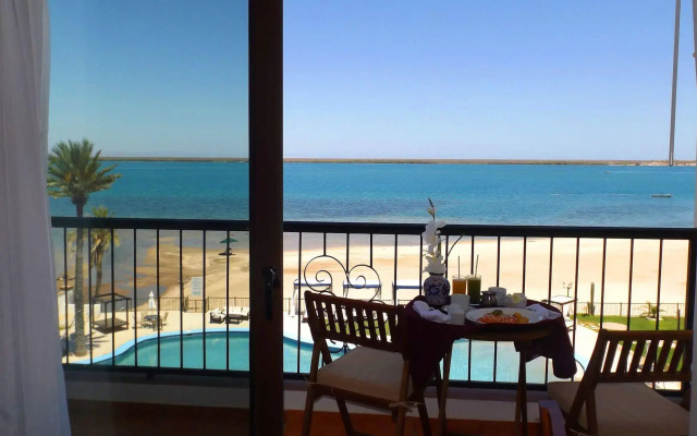 La Posada Hotel & Beach Club