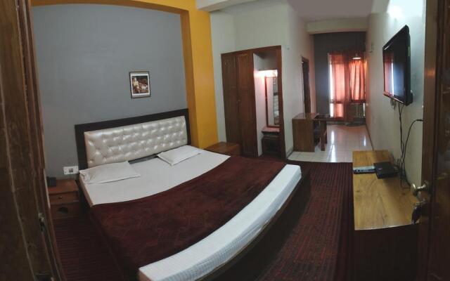 Gaurav Hotel