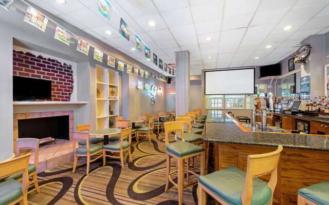 La Quinta Inn & Suites by Wyndham New Orleans Airport