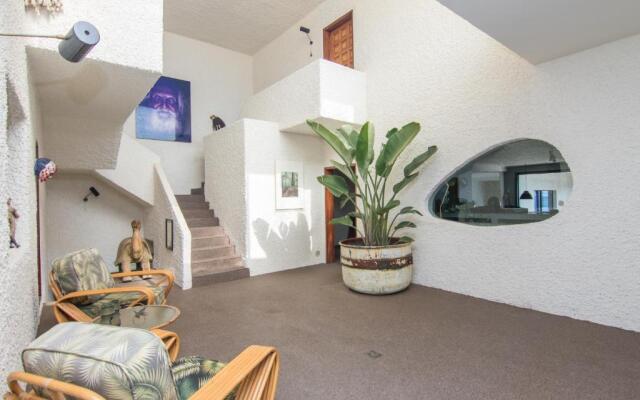 Exclusive Design Villa : 1080 m2, oceanfront, 2 swimming pools.