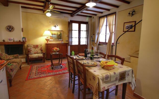 Luxurious Cottage in Lucignano with Pool