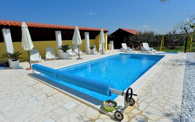 Holiday Apartment Home Simoni With Pool