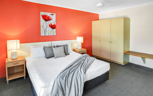 Coral Tree Inn – Guest Rooms – Cairns