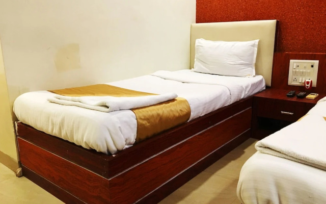 OYO 26563 Safar Residency