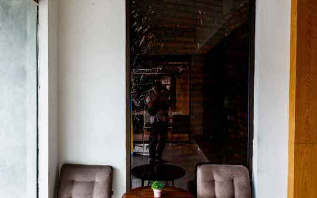 Ekon Hotel