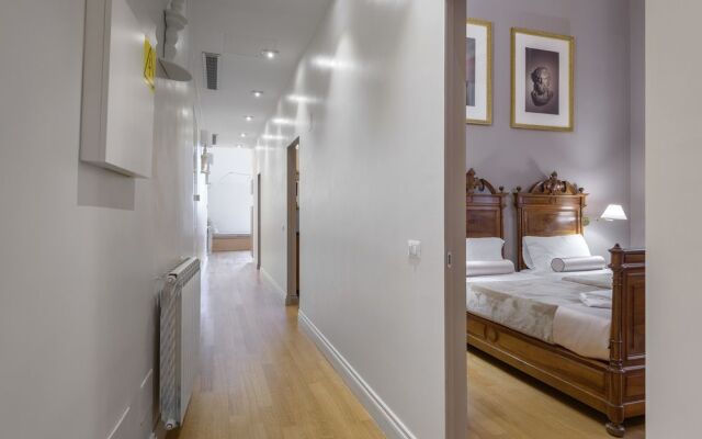 Travel & Stay - Navona 2