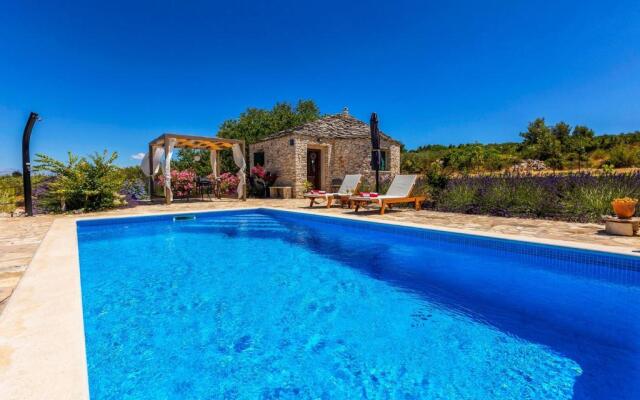 Beautiful villa Big Hobbit 2
