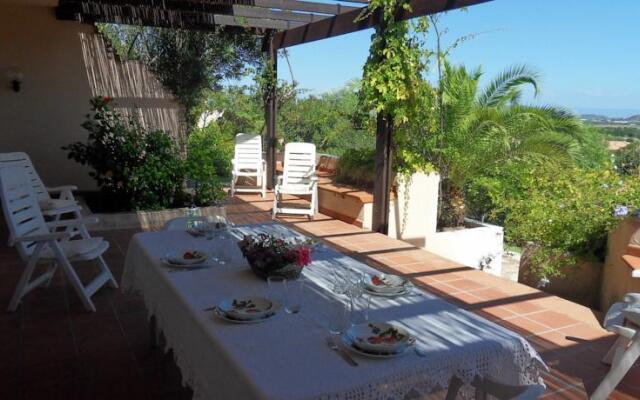 Casa Vacanze Is Molas