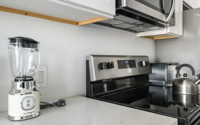 Luxury Studio 30 Mins to Manhattan Evonify