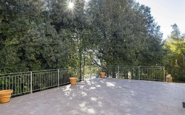 Apartment Near Donatello Sculpture