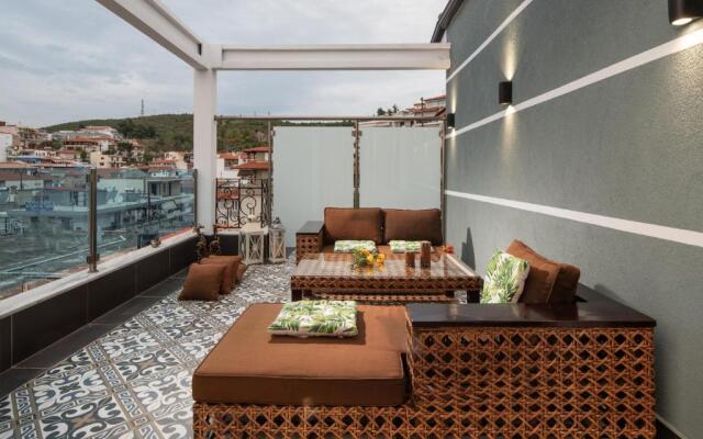 Pela Veranda Exquisite Suites