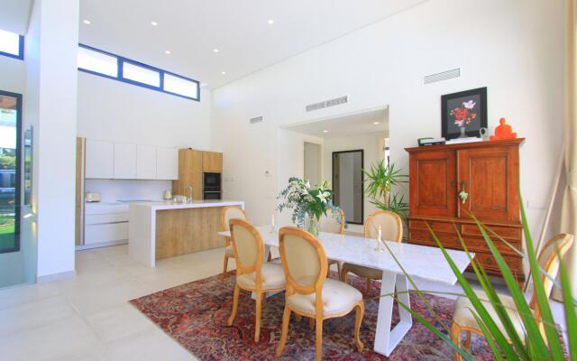 2223 - New modern Villa with Pool and Garden