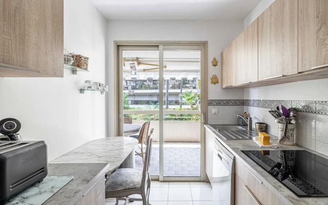 Apt With A/C and Balcony - 1bdr/4p - Cannes/ Beach