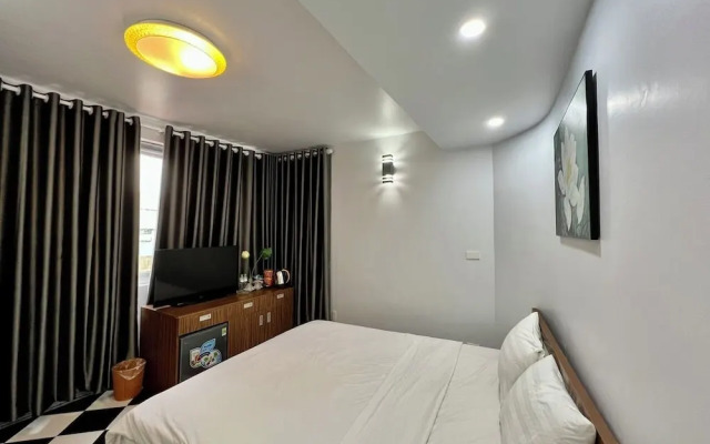 Sen Hotel My Dinh Song Da