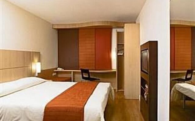 Ibis Tianjin Riverside