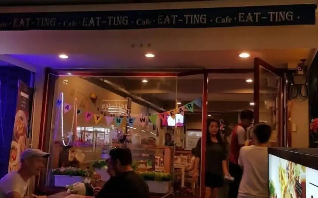 Eat - Ting Cafe and Hostel