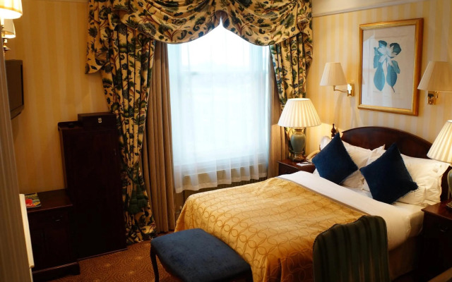 Colonnade Hotel London